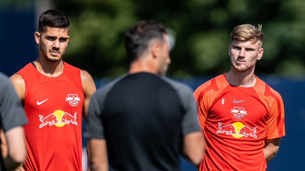 André Silva (l.) und Timo Werner – hier eine Aufnahme von 2022 – zeigten sich am Freitag am Cottaweg.