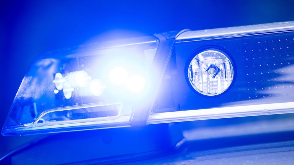 Bei einem Autounfall in Staßfurt sind vier Menschen verletzt worden, darunter auch ein Kleinkind.