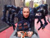 Marco Trahorsch spielt als Statist die Spinne beim Domplatz-Open-Air "The Addams Family"