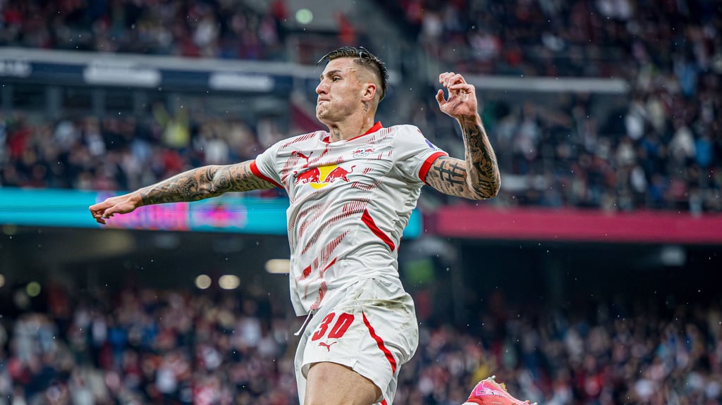 Unnachahmlicher Torjubel: Benjamin Sesko nach seinem Treffer gegen den FC Bayern.