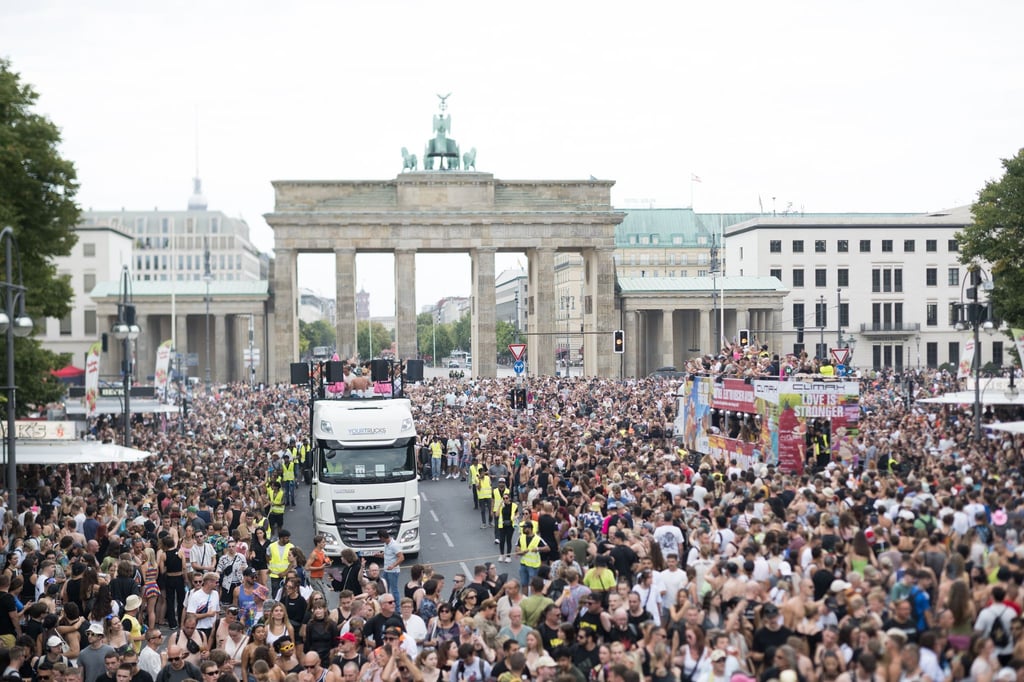 Straßensperrungen wegen Technoparade "Rave The Planet" (Archivbild)
