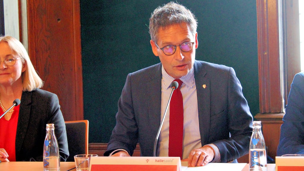 Pressekonferenz mit Halles Oberbürgermeister Alexander Vogt im Stadthaus