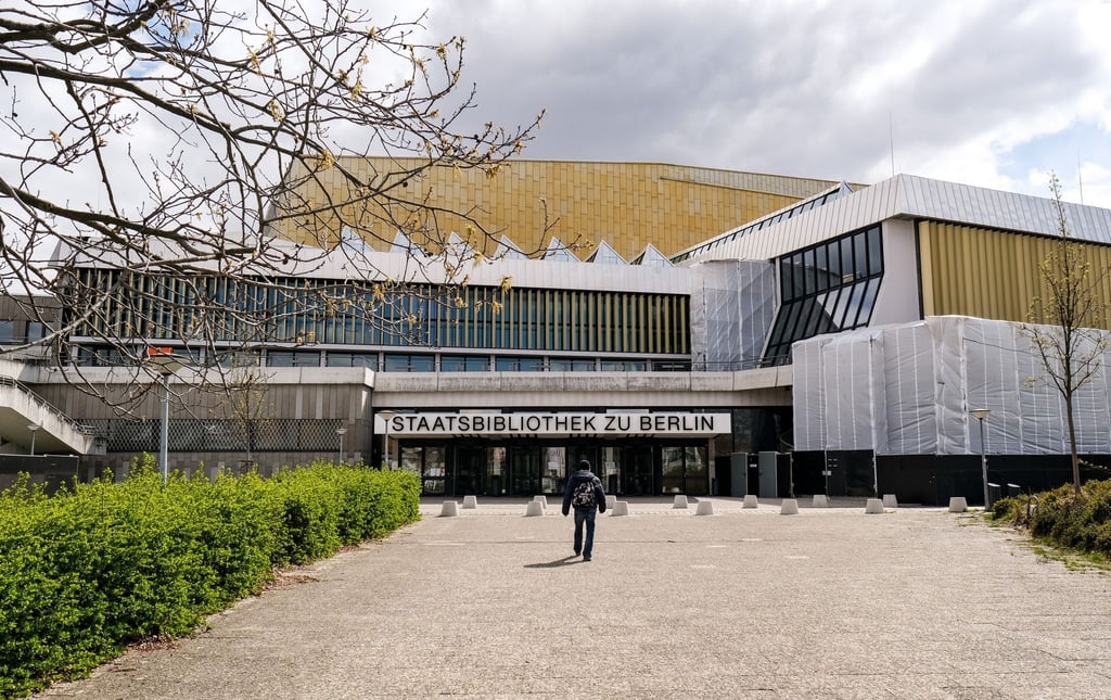Der Eingang der Staatsbibliothek zu Berlin an der Potsdamer Straße. (Archivbild)