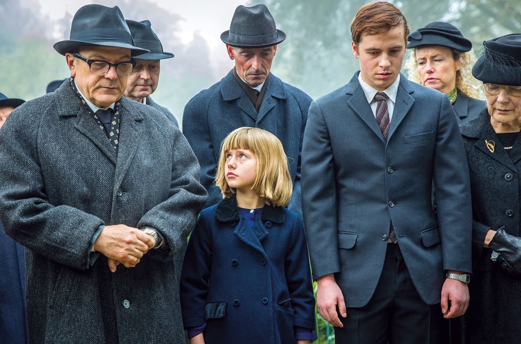 Bei der Beerdigung der Mutter findet die kleine Marie wenig Trost in der Familie.