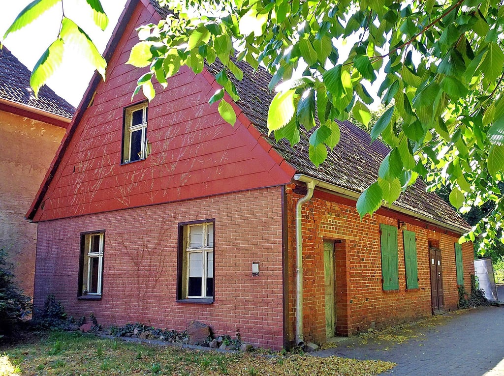 Das ehemalige Quartier des Ladens Camandus in Wörlitz, Am Wall 99, soll eine neue Nutzung erfahren. Nach umfangreicher Sanierung könnten dort Ferienwohnungen entstehen.