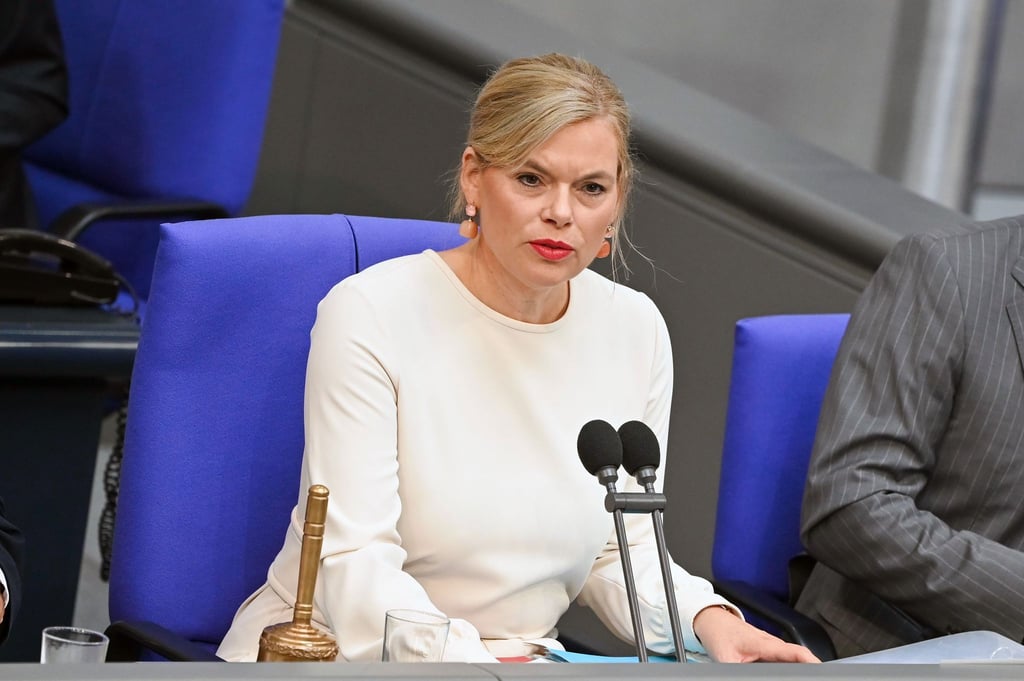 Bundestagspräsidentin Julia Klöckner (CDU) nannte das Massaker von Srebrenica „das größte Kriegsverbrechen auf europäischem Boden seit dem Zweiten Weltkrieg“.