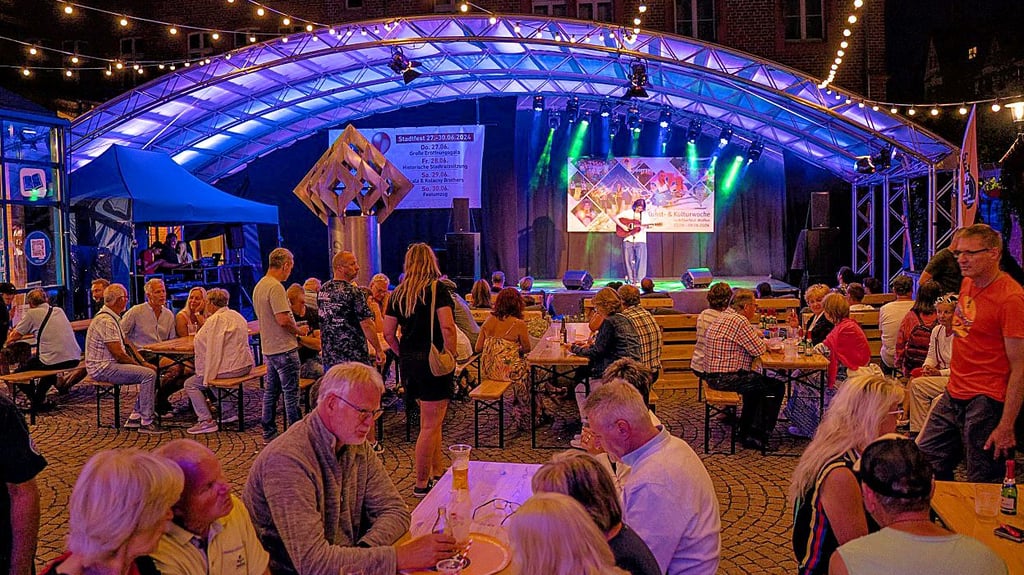 Die Sommer-Lounge am Rathaus war zum Stadtfest gut besucht.