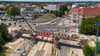 Es ist Millimeterarbeit gewesen: Am Freitag, 11. Juli 2025, fand der Einschub der ersten Behelfsbrücke am Magdeburger Damaschkeplatz statt. 