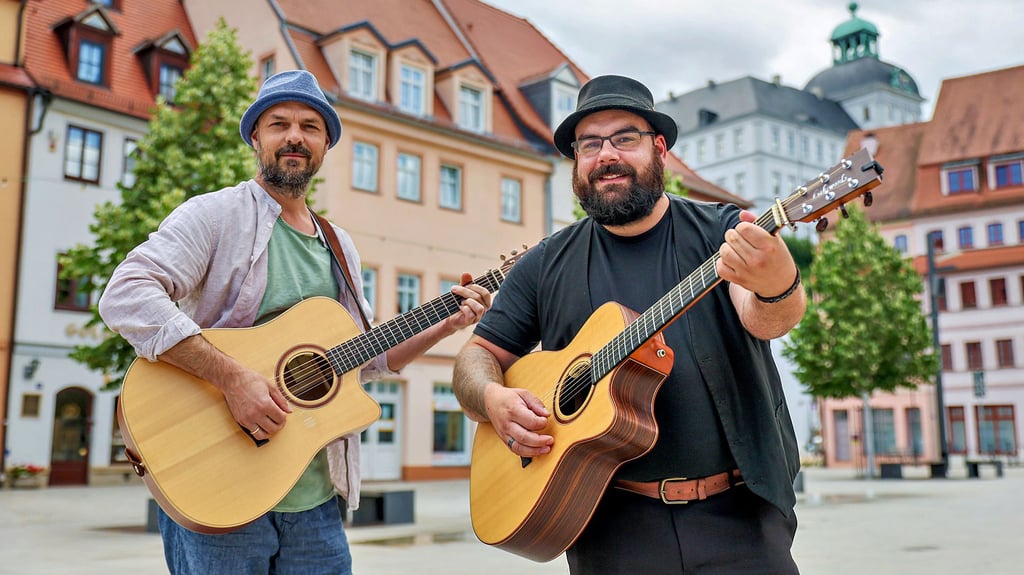 Robin Scheinpflug (links) und Robert Wandelt bilden die Band „Wohnzimmer“.