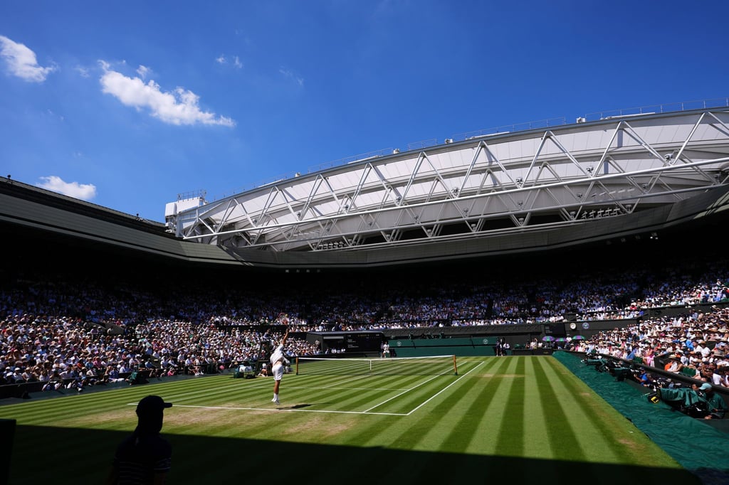 In der Sonne sind es mehr als 30 Grad auf dem Centre Court.