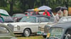 Auch der Regen konnte Oldtimerfans nicht davon abhalten, vor dem Start der ADAC Sachsen-Anhalt Classic nach Aschersleben auf die Herrenbreite zu kommen.