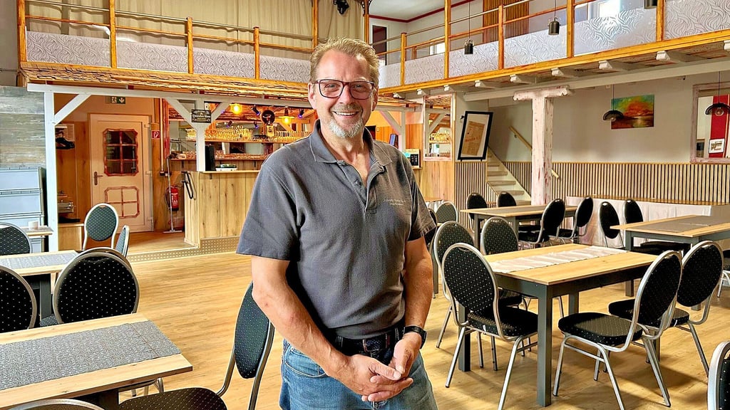 Mario Zilinski ist der Inhaber der „Eventlocation Zum Deutschen Haus“ in Lunstädt. Nach 70 Jahren finden in dem historischen Saal wieder Veranstaltungen statt.