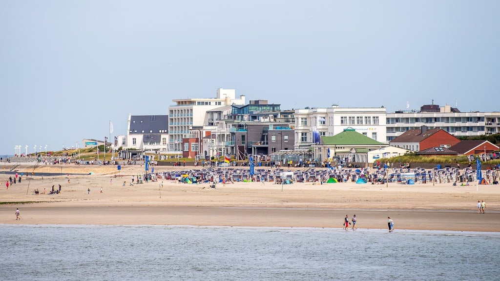 Die Stadt Norderney klagt gegen die beim Zensus 2022 festgestellte Einwohnerzahl - diese ist aus Sicht der Insel zu niedrig. (Archivbild)