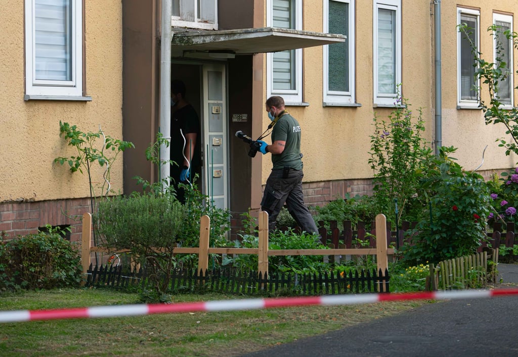 Die Polizei Dormagen fand am Freitagnachmittag in einer Wohnung eine 37-jährige Tote.