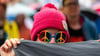 Beim Christopher Street Day sind Menschen in Bernau für Vielfalt und Toleranz auf die Straße gegangen - trotz Dauerregens.