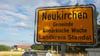 Ortseingang Neukirchen (Altmark) von Schönberg aus. Herlind Kasner, Angela Merkels Mutter, floh während des Zweiten Weltkrieges in das Dorf.
