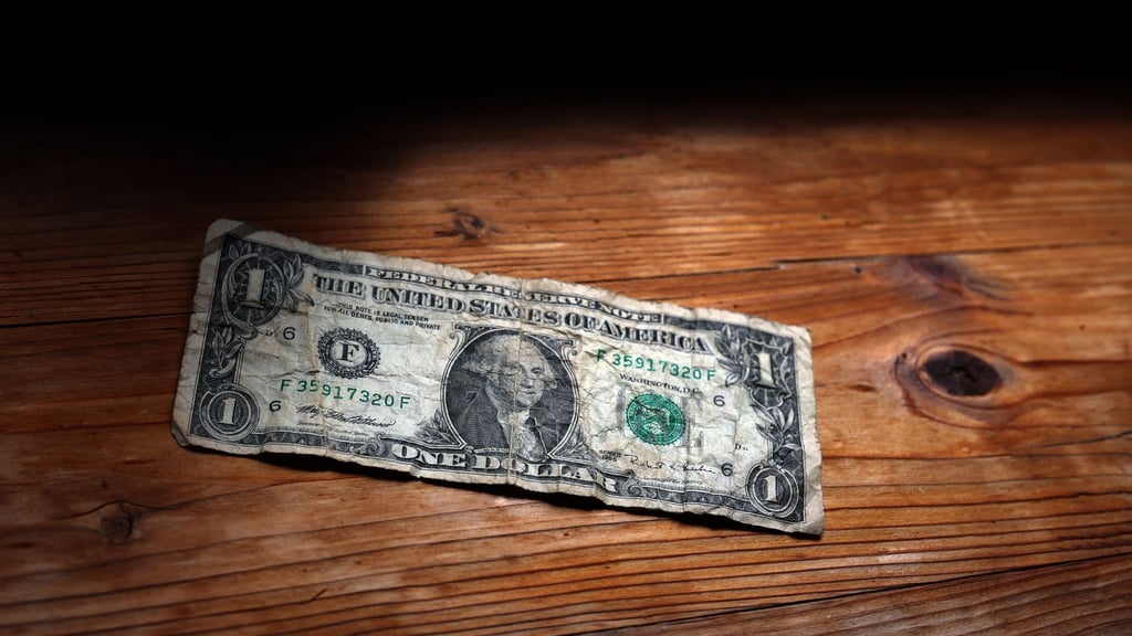 Der Dollar ist globale Reservewährung. Doch die schnell steigende Staatsverschuldung weckt Zweifel an der finanziellen Stabilität der USA.