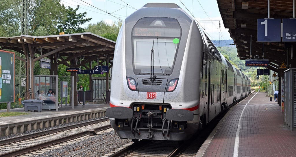 Auf der Intercity-Linie 61 durch Thüringen sollen laut Plänen der Deutschen Bahn künftig weniger Züge rollen. Grund ist demnach die geringe Auslastung. (Archivbild)