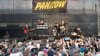 Gut 2.000 Fans kamen zum letzten Konzert der Rockband Pankow in Dresden.