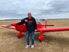 Uwe Nadolny kam mit "seiner Roten" aus Kleinmühlingen und bot Rundflüge auf dem Flugfest an