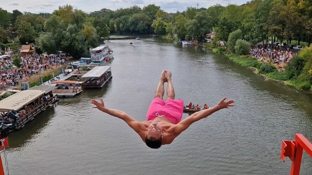 Andreas Wels beim Brückenspringen im vergangenen Jahr