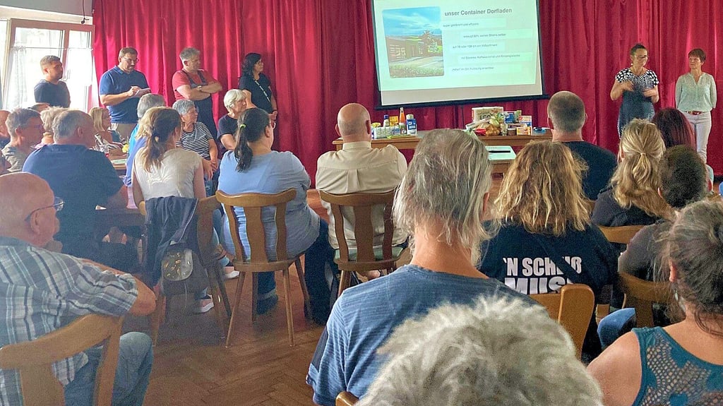 Der Saal im Möhlauer Sportforum ist am Donnertagabend bis auf den letzten Platz gefüllt.