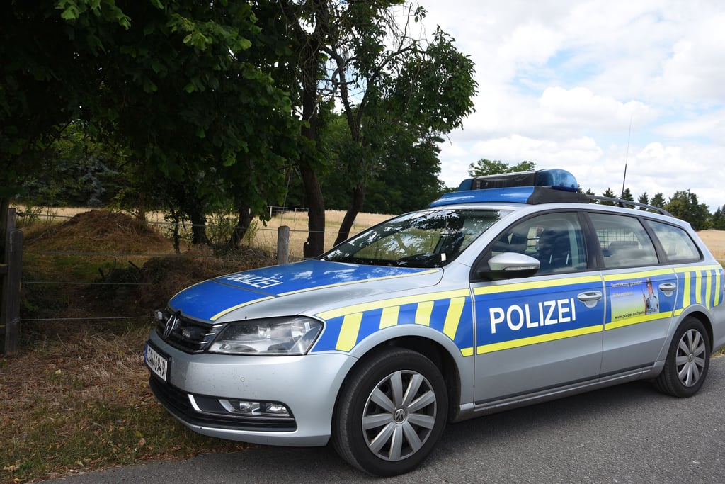 In Dolchau waren mehrere Polizisten im Einsatz. Ihre Fahrzeuge waren, so wie dieses, an der Ortsumgehung sowie auch an der Ortsdurchfahrt abgestellt.