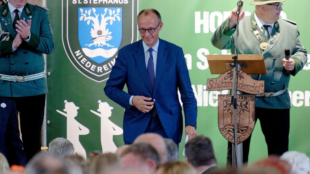 Friedrich Merz ist Mitglied im Schützenverein und am Sonntag besonderer Gast beim diesjährigen Schützenfest in Arnsberg-Niedereimer.