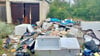 Immer wieder „wachsen“ die Müllberge am Garagenkomplex Magdeburger Straße vor Röttgers Kiesgruben in Schönebeck.