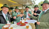 Egbert Köhler (links im Bild) wurde in diesem Jahr zum Schützenkönig gekürt