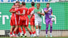 Lucas Ehrlich (2. v. l.) traf für den HFC spät zum Testspielsieg gegen Zweitligist Greuther Fürth. 