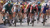 Die Radprofis im Massensprint auf der neunten Etappe.
