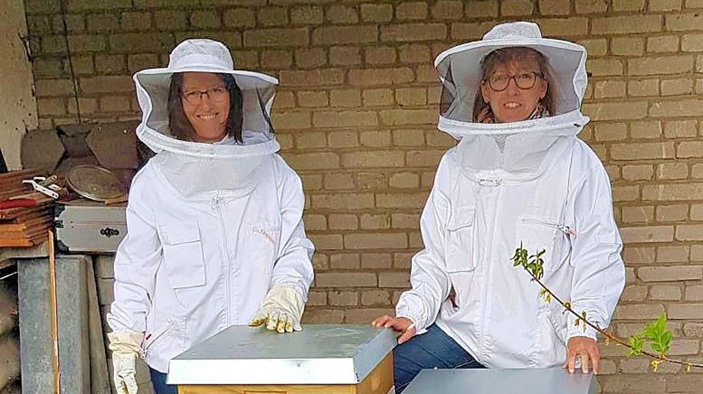 Doreen Lehmann (links) und Christiane Lange sind die „Bienenschwestern“ aus Jerichow.
