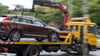 Nur ein Bruchteil falsch geparkter Autos wird in Berlin abgeschleppt. (Symbolbild)