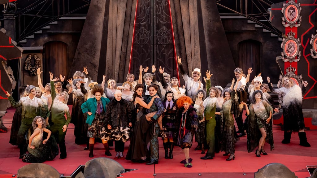 Das diesjährige Domplatz Open-Air steht ganz im Rahmen des Grusels: Das Theater Magdeburger führt vom 20. Juni bis 13. Juli "The Addams Family" als Muscial auf.