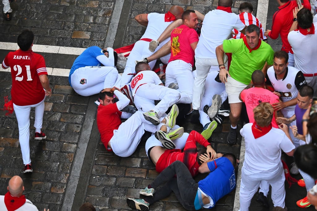 Gefährliche Szenen prägen auch den siebten Stierlauf in Pamplona.