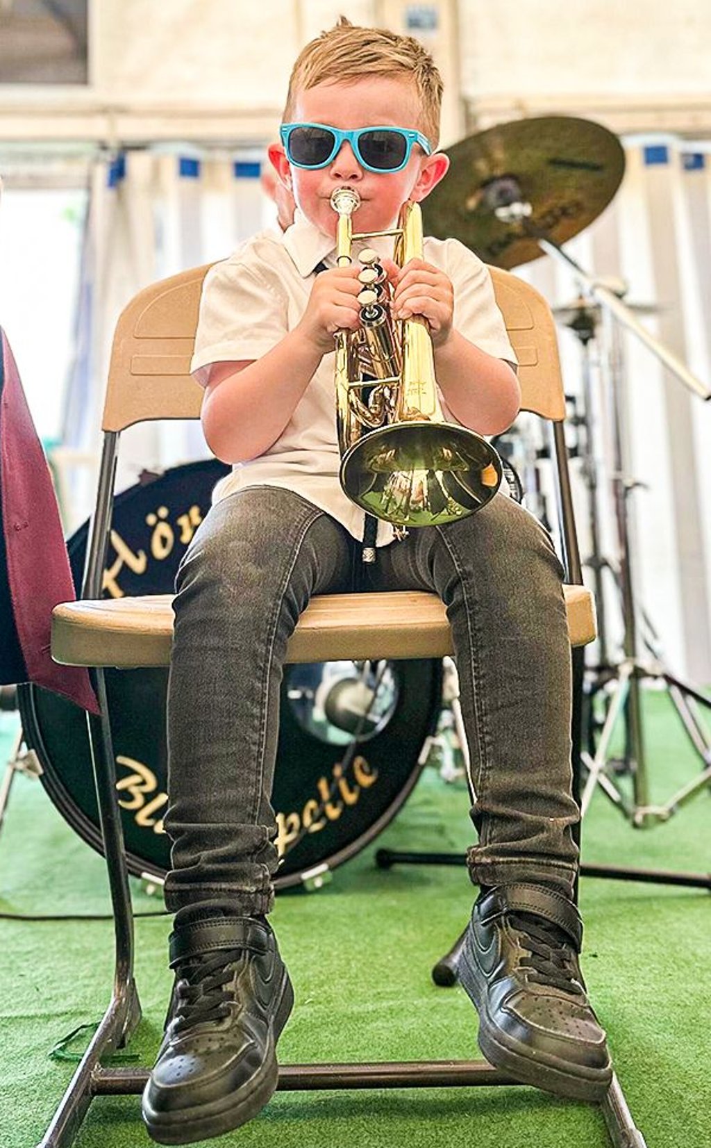 Auch der dreijährige Fritz will einmal ein toller Musiker werden.