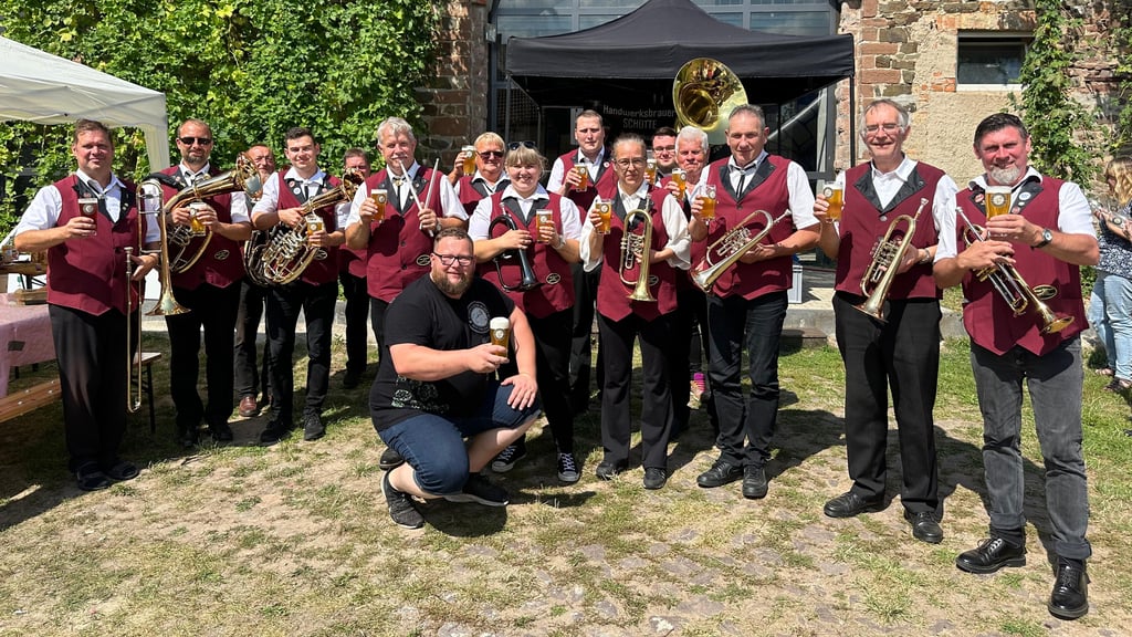 Bei vielen Festen wie hier in Rottmersleben sind die Musiker der Hörsinger Blaskapelle gern gesehen und werden von Jahr zu Jahr immer wieder gebucht, weil sie gute Laune mitbringen und Stimmung machen.