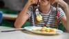 Ob Eltern für das Mittagessen in Berliner Schulen bezahlen müssen oder nicht, wird immer wieder diskutiert. (Archivfoto)