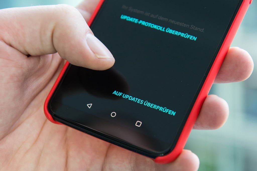 Wer Updates ignoriert, erleichtert es Kriminellen, Geräte mit Schadsoftware zu infizieren und an sensible Daten und Informationen zu gelangen.