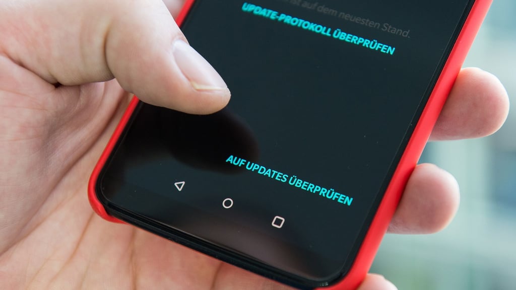 Wer Updates ignoriert, erleichtert es Kriminellen, Geräte mit Schadsoftware zu infizieren und an sensible Daten und Informationen zu gelangen.