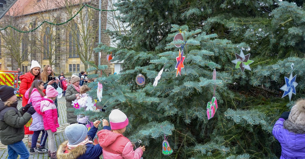 Das Schmücken des Weihnachtsbaumes auf dem Marktplatz soll in einem größeren Rahmen stattfinden.