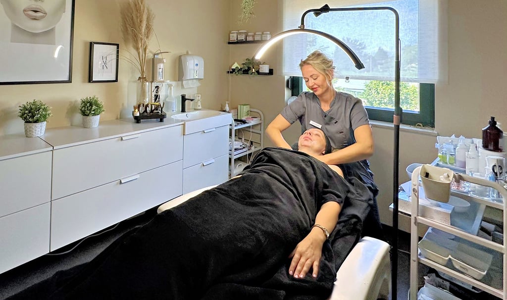 Janett Menzer führt ein erfolgreiches Kosmetikstudio. 40 Prozent ihrer Behandlungen sind im Bereich Permanent-Make-up.