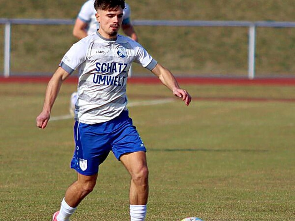 Bruno Weick vom VfB Sangerhausen traf dreimal ins Netz.