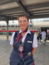 Bianka Machui  von DB Regio mit Bodycam am Magdeburger Hauptbahnhof. 