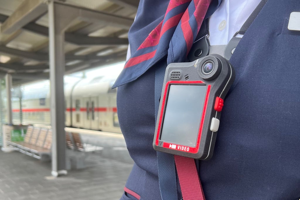 Bodycams in Zügen sollen für mehr Sicherheit sorgen.