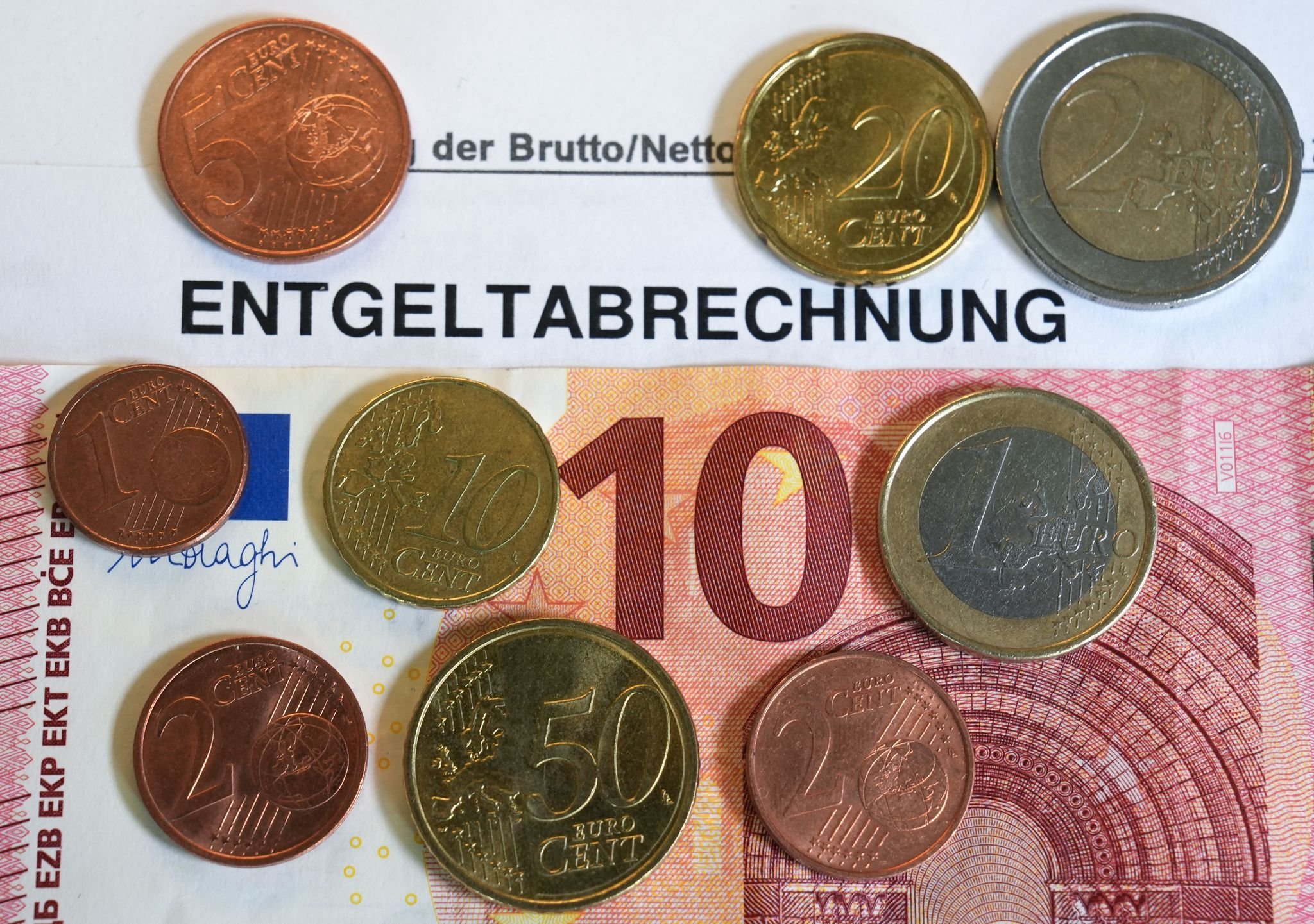 Einkommen: Neuer Mindestlohn hilft vor allem Frauen und Ostdeutschen