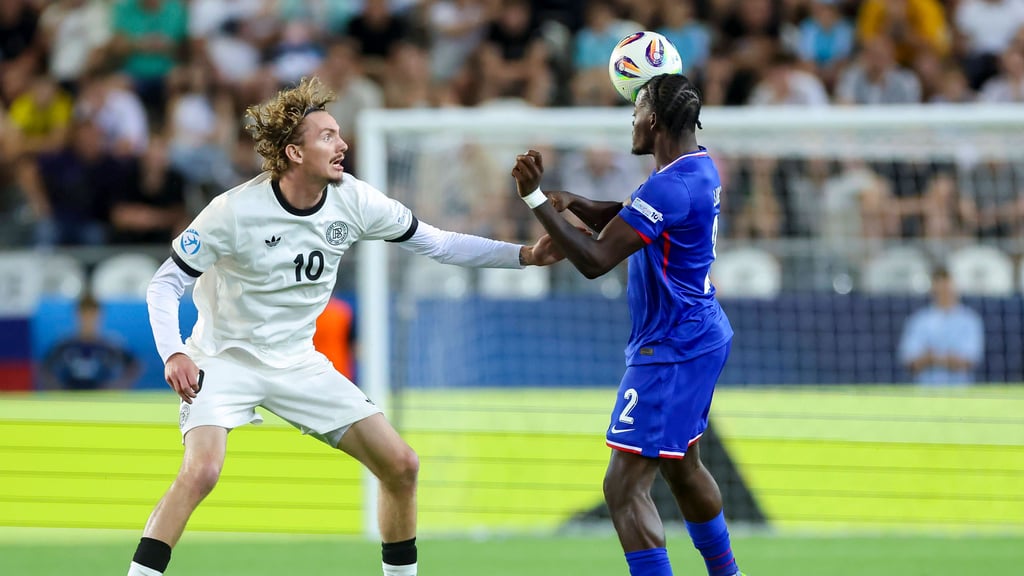 Castello lukeba (rechts) im Spiel gegen Deutschland U21-Nationalmannschaft bei Olympia.