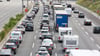 Bei Hoym-Nachterstedt hat es auf der A36 im Harz einen Unfall gegeben. Es staut sich.
