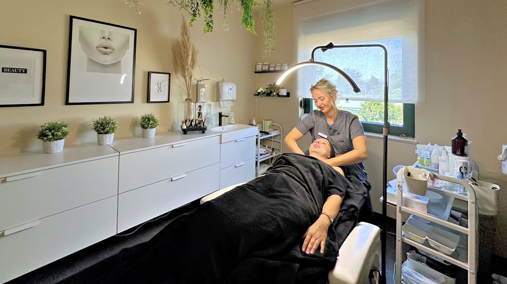 Janett Menzer führt ein erfolgreiches Kosmetikstudio. 40 Prozent ihrer Behandlungen sind im Bereich Permanent-Make-up.